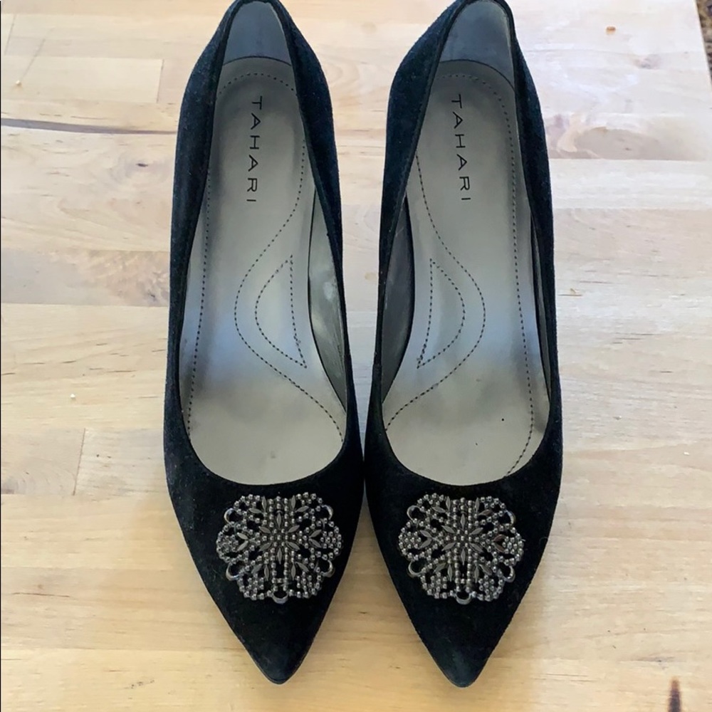 suede black isteletos Tahari1good condition